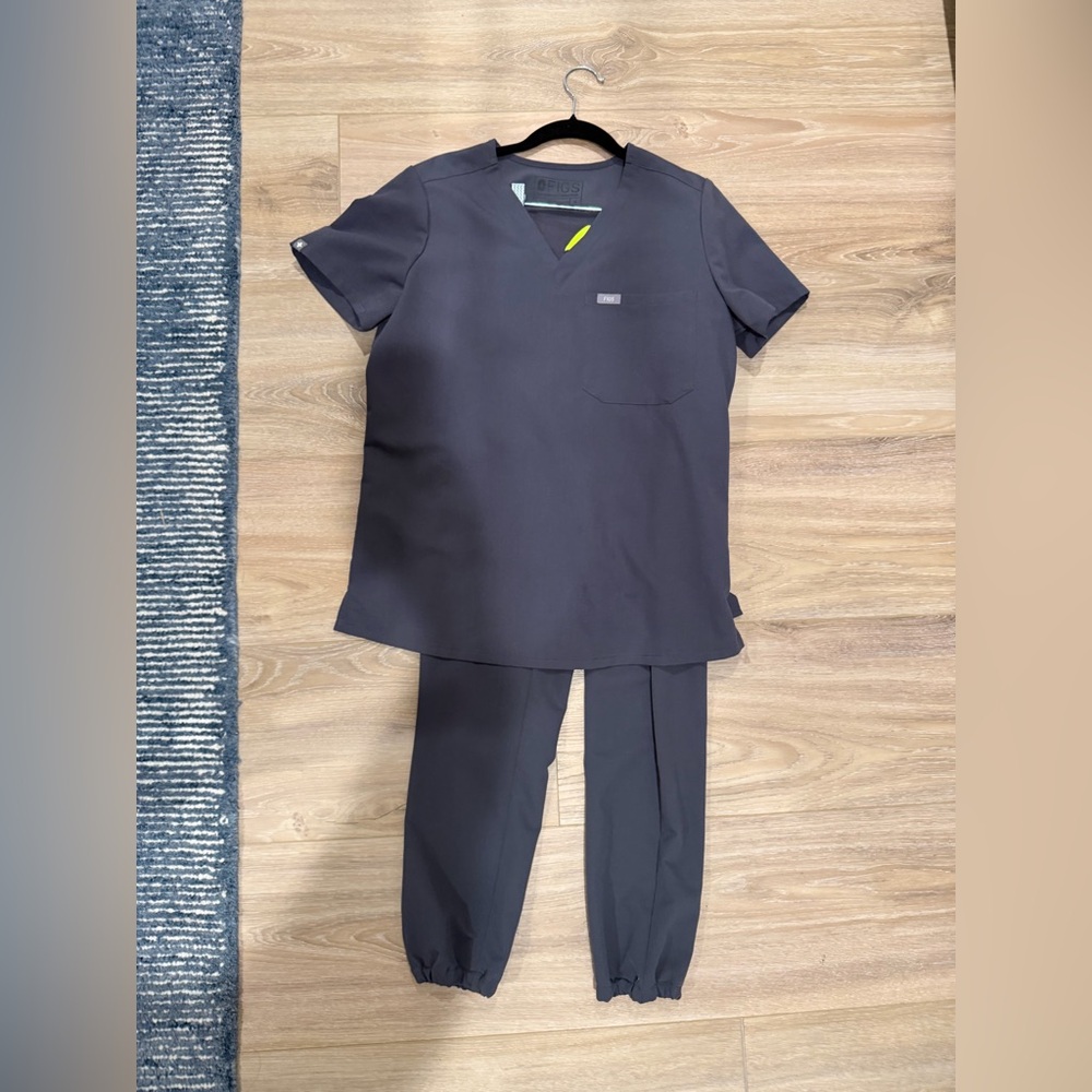 Figs Charcoal Scrub Set